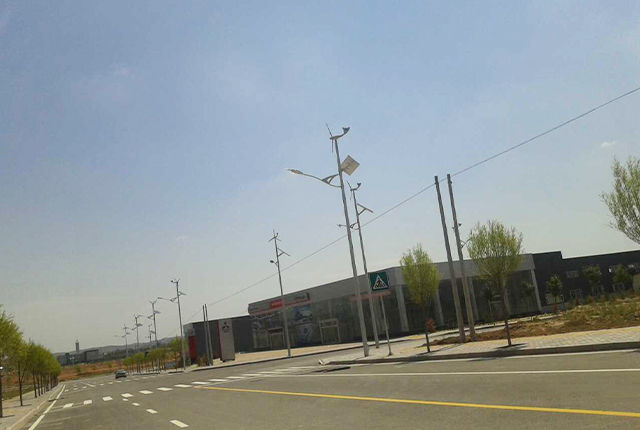 太陽能風光互補路燈